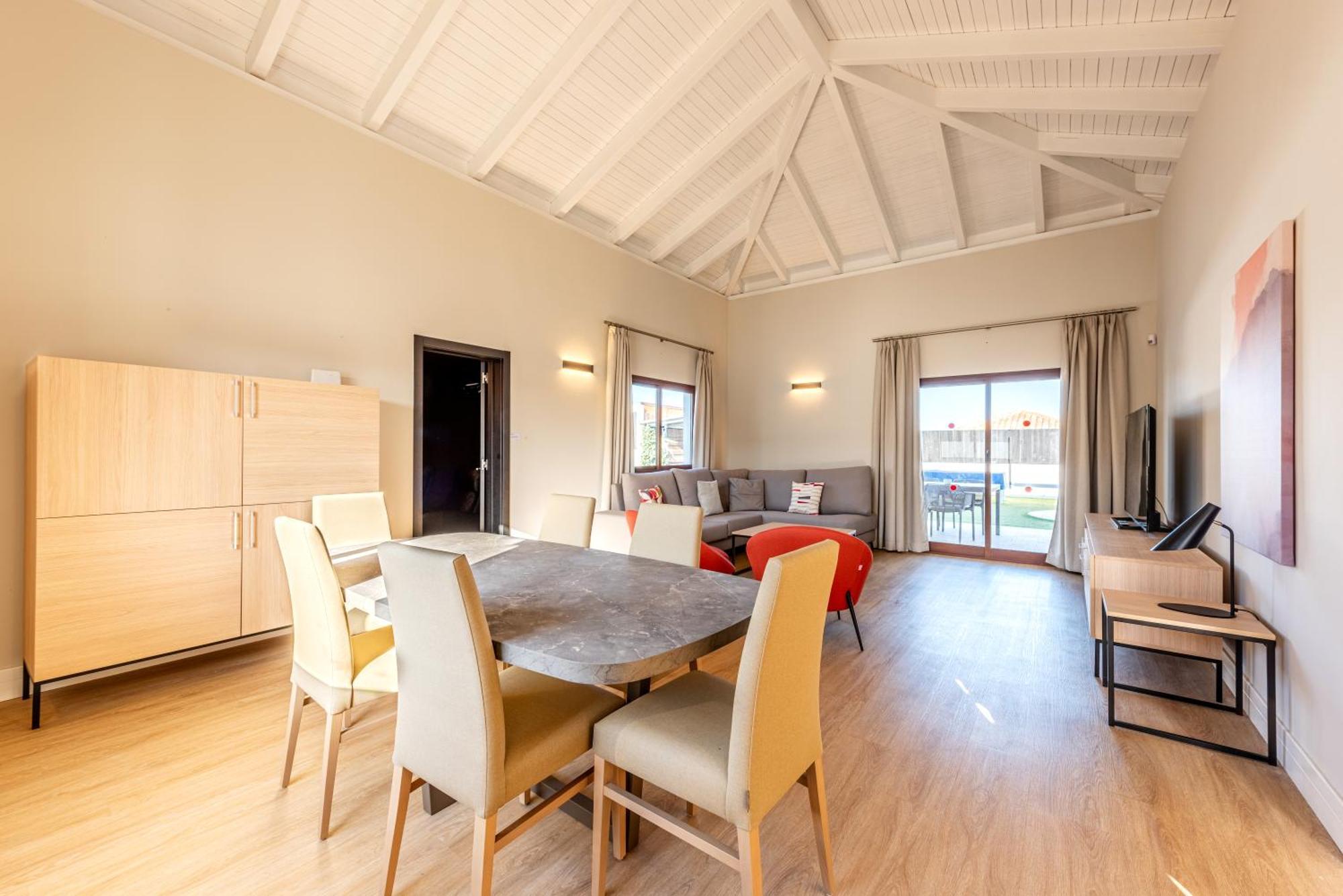 Ereza Alicia Villa *